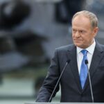 Туск раскритиковал Навроцкого за поездку к Орбану перед выборами