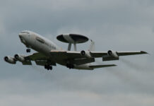 Иран уничтожил в Саудовской Аравии ценный самолет-радар США E-3 Sentry – Bloomberg