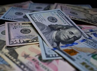 Украина получила $1,5 млрд первого транша от МВФ