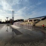 В Мариуполе рушится трибуна на площади Свободы. Как выглядит пространство сейчас, – ВИДЕО