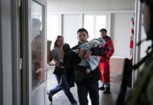 «Осада Мариуполя». В Киеве презентовали книгу фотокорреспондента Евгения Малолетки, — ФОТО