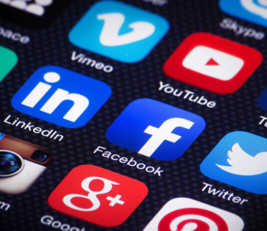 «Медийная цивилизация»: как человечество оказалось в ловушке посредников