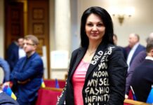 Суд отправил в тюрьму нардепа Марченко, которая выбросила взятку за забор