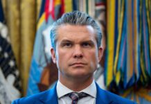 Ормузский пролив открыт, мешает только Иран: Гегсет сделал противоречивое заявление