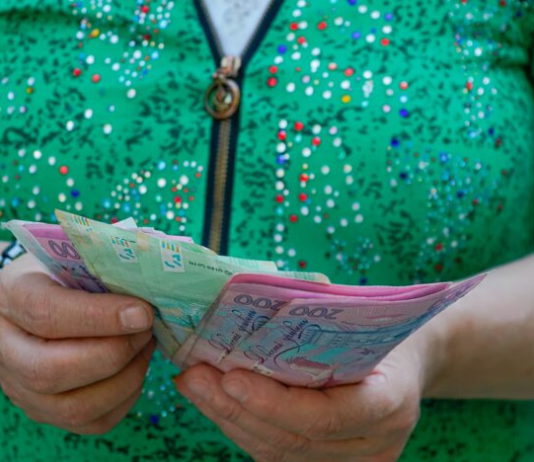 В Украине появится новая выплата: кто получит 1500 на карту и кешбэк на АЗС