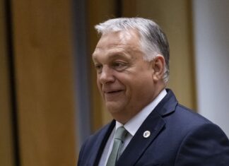 Лидеры ЕС попали в ловушку Орбана и повысили его шансы на выборах, — Politico