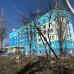 Территория больницы в оккупированном Мариуполе обрушена мусором, — ФОТОФАКТ