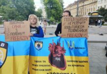 «Не растворяться в горе». Мама азовца ждет сына из плена почти четыре года