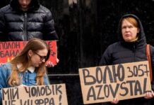 «Не молчи! Стань голосом пленных». Мариупольцы присоединились к акциям поддержки по всей Украине, — ФОТО