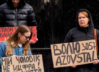 «Не молчи! Стань голосом пленных». Мариупольцы присоединились к акциям поддержки по всей Украине, — ФОТО