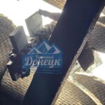 В оккупированном Донецке после попадания дрона люди месяцами живут в затопленной квартире без помощи, — ФОТО