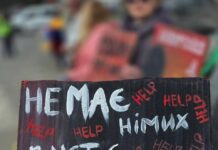 Мариупольцы выходят на акции поддержки пленных и пропавших без вести