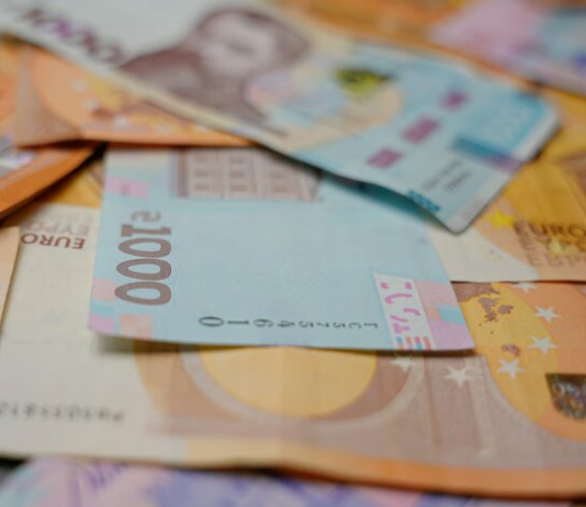 Три правила: как украинцам не потерять сбережения на финансовых аферах