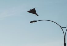 Россияне дроном попали в автобусную остановку в Одесской области: ранены два человека