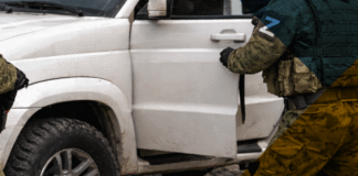 В оккупированном Донецке забирают внедорожники под видом «нарушений парковки». Авто передают военным РФ