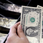 Бизнес спрогнозировал динамику курса: через год ждут доллар по 45 грн и евро по 54 грн