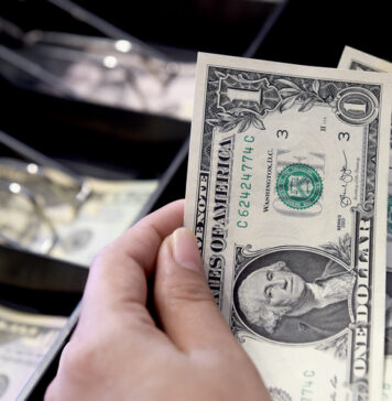 Бизнес спрогнозировал динамику курса: через год ждут доллар по 45 грн и евро по 54 грн