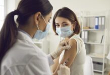 WP: В США заблокировали исследование о вакцинах от COVID-19 – связывают с политикой Кеннеди