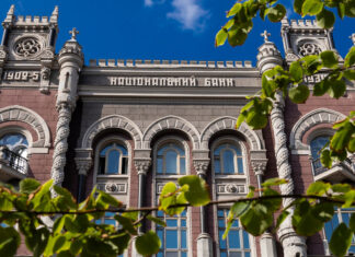 Национальный банк точечно смягчил валютные ограничения: список