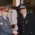 Британского бывшего полицейского лишили гражданства из-за связей с Россией