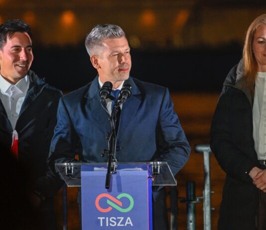 Мадьяр в победной речи призвал Орбана уйти в отставку и назвал первые зарубежные визиты