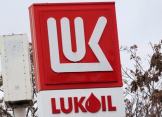 ~2000 заправок: Штаты на полгода продлили исключение из санкций для зарубежных АЗС «Лукойла»