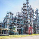 Дроны атаковали центр химической промышленности России, возник пожар на заводе – видео