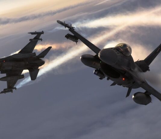 Два польских аэропорта останавливали полеты из-за комбинированной атаки РФ по Украине