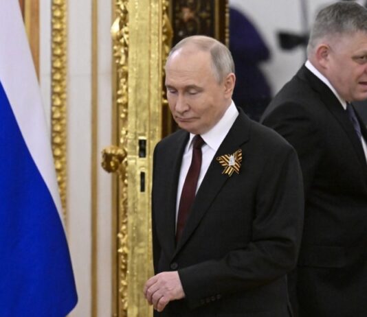 Фицо хочет долететь на 9 мая в Москву через Польшу