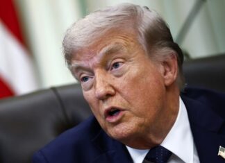 «Лететь 18 часов, чтобы говорить ни о чем». Трамп отменил поездку своих переговорщиков в Пакистан