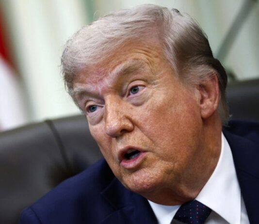 «Лететь 18 часов, чтобы говорить ни о чем». Трамп отменил поездку своих переговорщиков в Пакистан