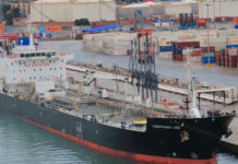 Украина ударила морскими дронами по подсанкционному танкеру возле Туапсе