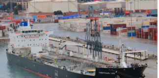 Украина ударила морскими дронами по подсанкционному танкеру возле Туапсе