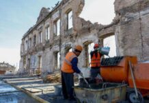 В Мариуполе строители жалуются на массовые невыплаты зарплат