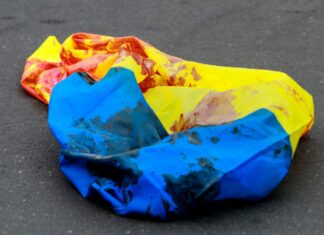 «Нас били за знамя и убивали под крики: «Россия!». Как Донецк митинговал за Украину и проиграл последнее открытое сражение 28 апреля 2014 года, — ФОТО