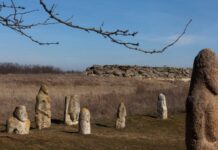 ГУР разоблачило российских археологов, причастных к разграблению «Каменных могил»