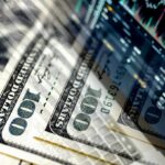 Евро отошел от рекорда, доллар растет: курс на 16 апреля и что делать с «сомнительными» купюрами