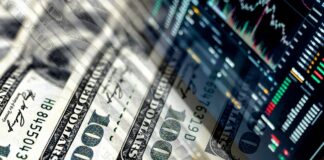 Евро отошел от рекорда, доллар растет: курс на 16 апреля и что делать с «сомнительными» купюрами