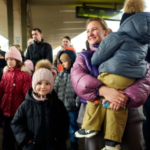 Украинцам заплатят до 2000 евро за возвращение домой: что скрывают от беженцев в ЕС