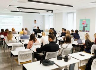 KSE дает гранты украинцам, которые возвращаются из-за границы на обучение