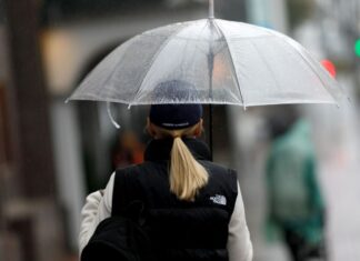 Дожди с грозами накроют несколько областей: где сегодня ждать осадков