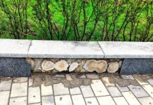 В центре оккупированного Мариуполя рушится Театральный сквер, — ФОТОФАКТ