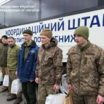 182 украинца освобождены из плена. В Координационном штабе называют этот обмен предвеликим, — ФОТО