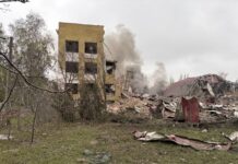 Россияне сбросила авиабомбу на центр Славянска, — ФОТО