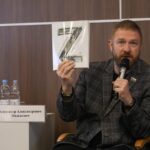 Россиянин, создававший пропаганду в Мариуполе, отправляется на войну после обвинений в растрате