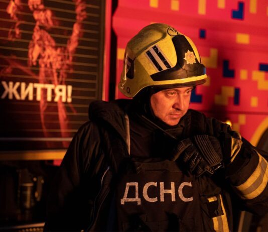 Россияне нанесли удар по Николаеву: повреждены высотка, авто и трамвайные пути