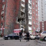 Владельцы разрушенного жилья не будут платить за коммуналку: Зеленский подписал закон