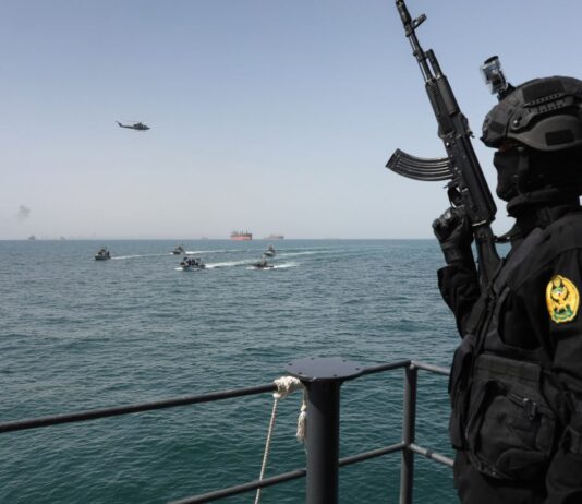 Ормузский пролив снова закрывают: Иран сделал резкое заявление