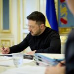 Зеленский издал указ о проведении парада в Москве