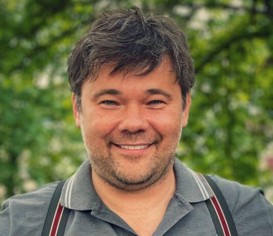 Зеленский ввел санкции против своего бывшего советника и главы ОП Андрея Богдана